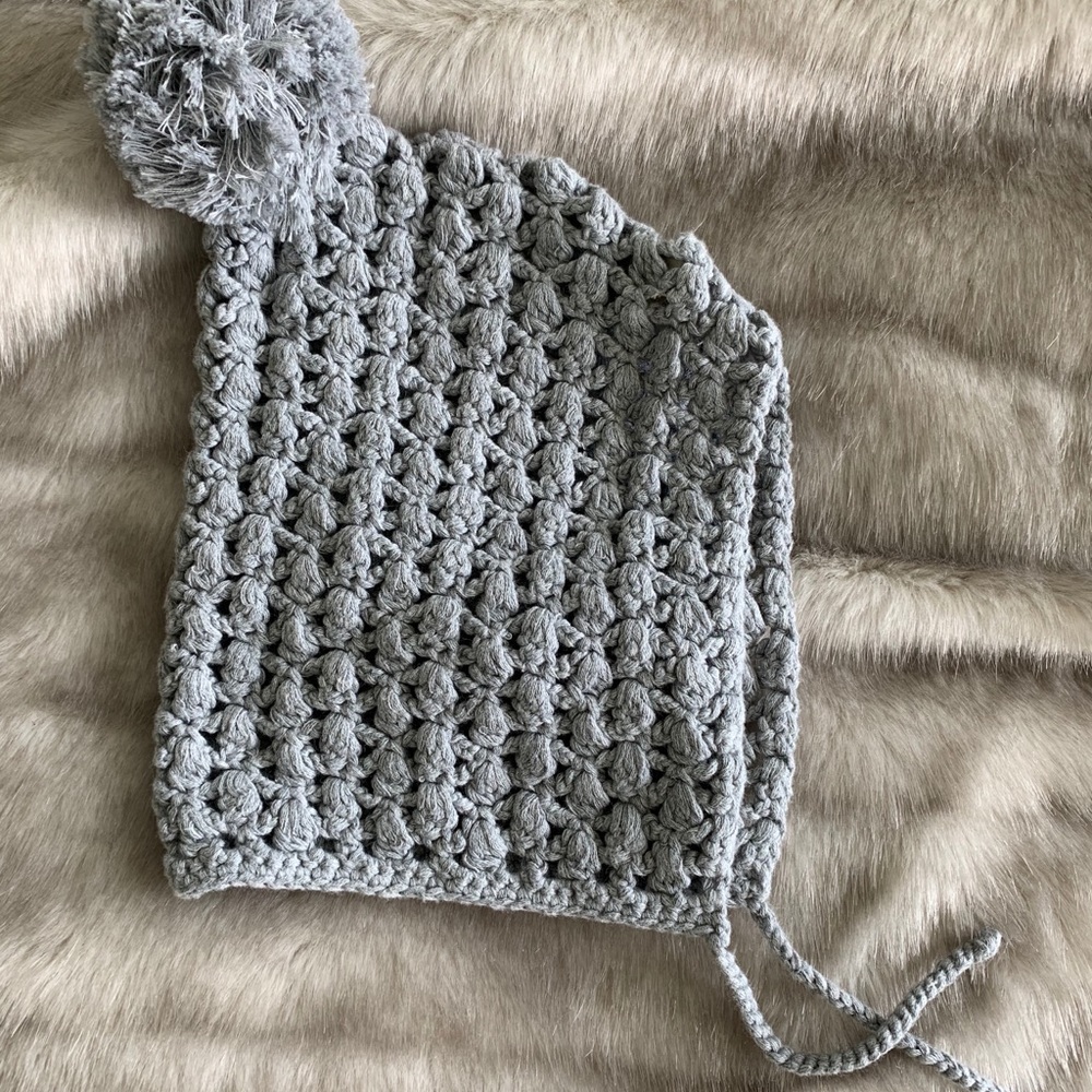 NWOT miann and co crochet bonnet 12-18 months